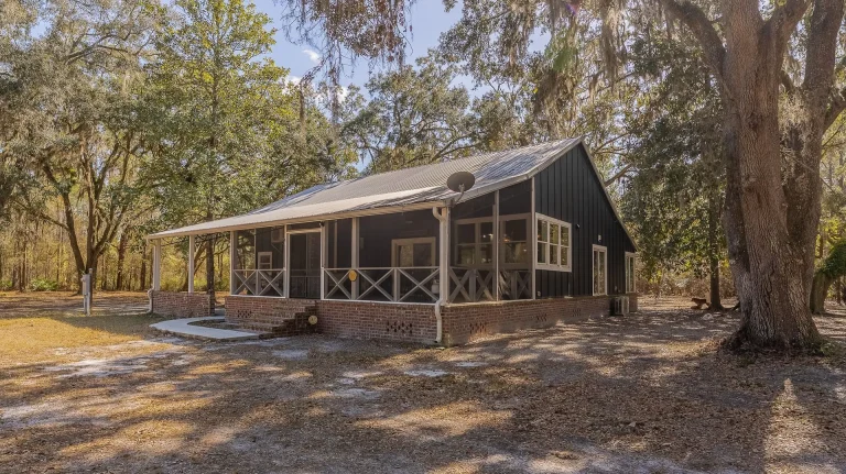 12321 Highway 185 - Cabin